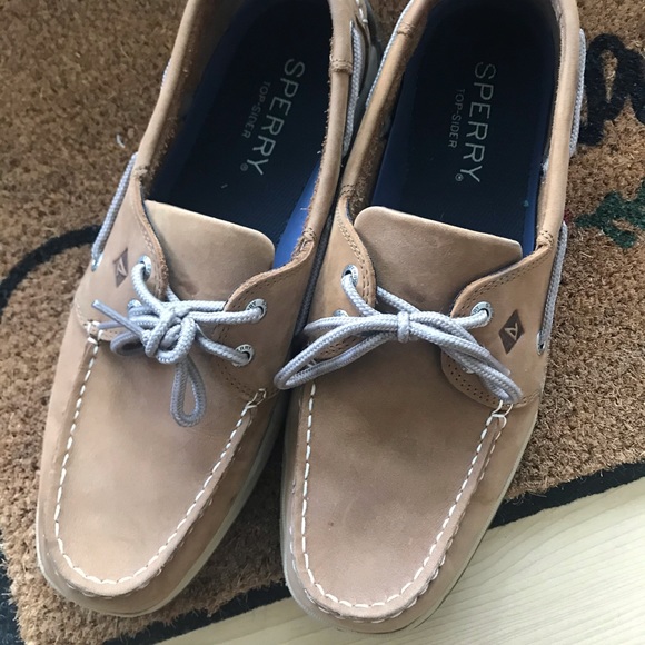 Men’s Sperry Boat Shoes - Picture 2 of 5